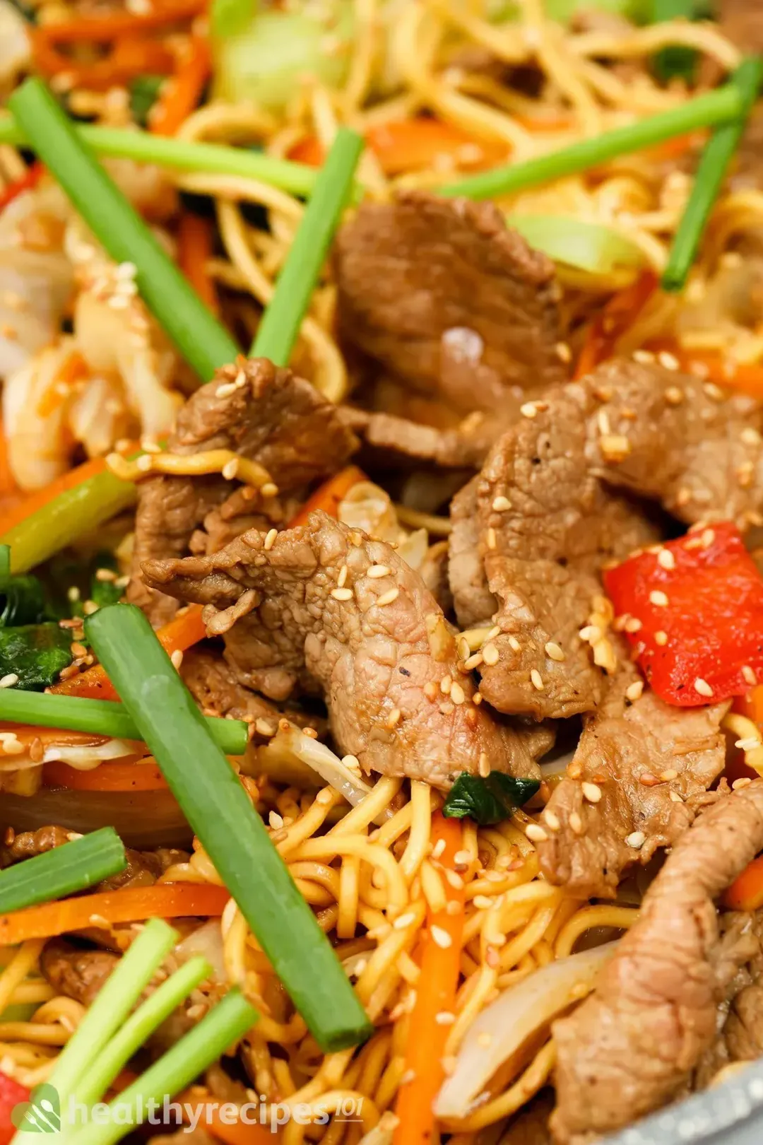 Difference Between Beef Chow Mein and Beef Lo Mein