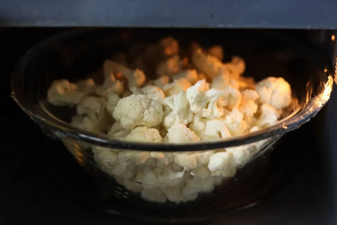 step 1 how to make caulifloower pizza crust