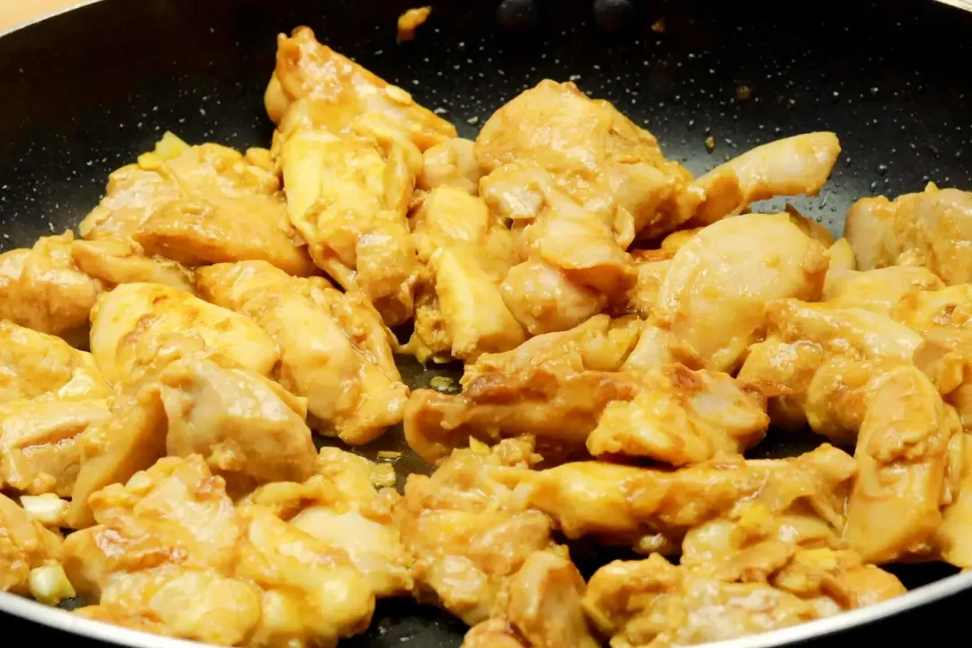 5 Stir fry the chicken 1 moo goo gai pan