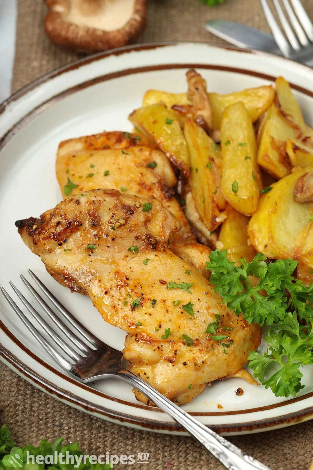 a plate of cooked chicken thighs