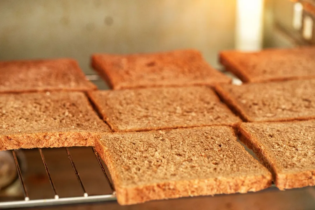 toasting bread in the oven