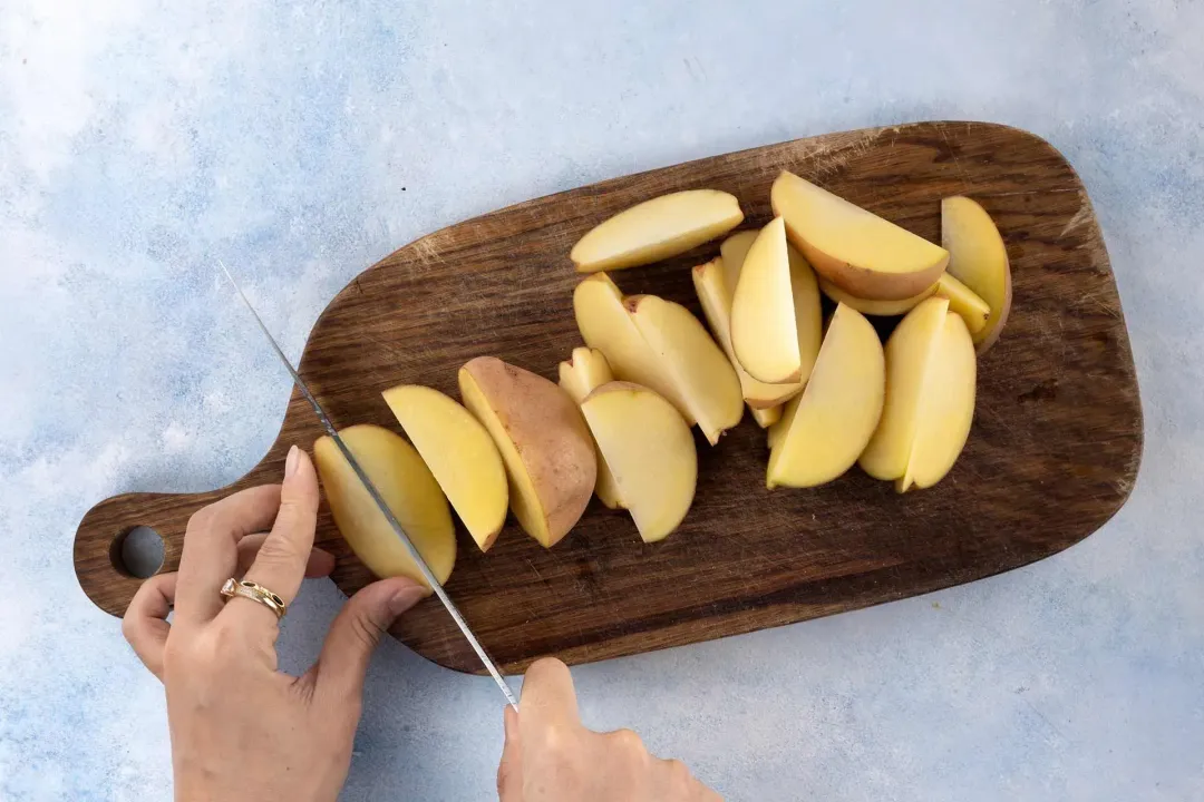 how to cut potato into wedges