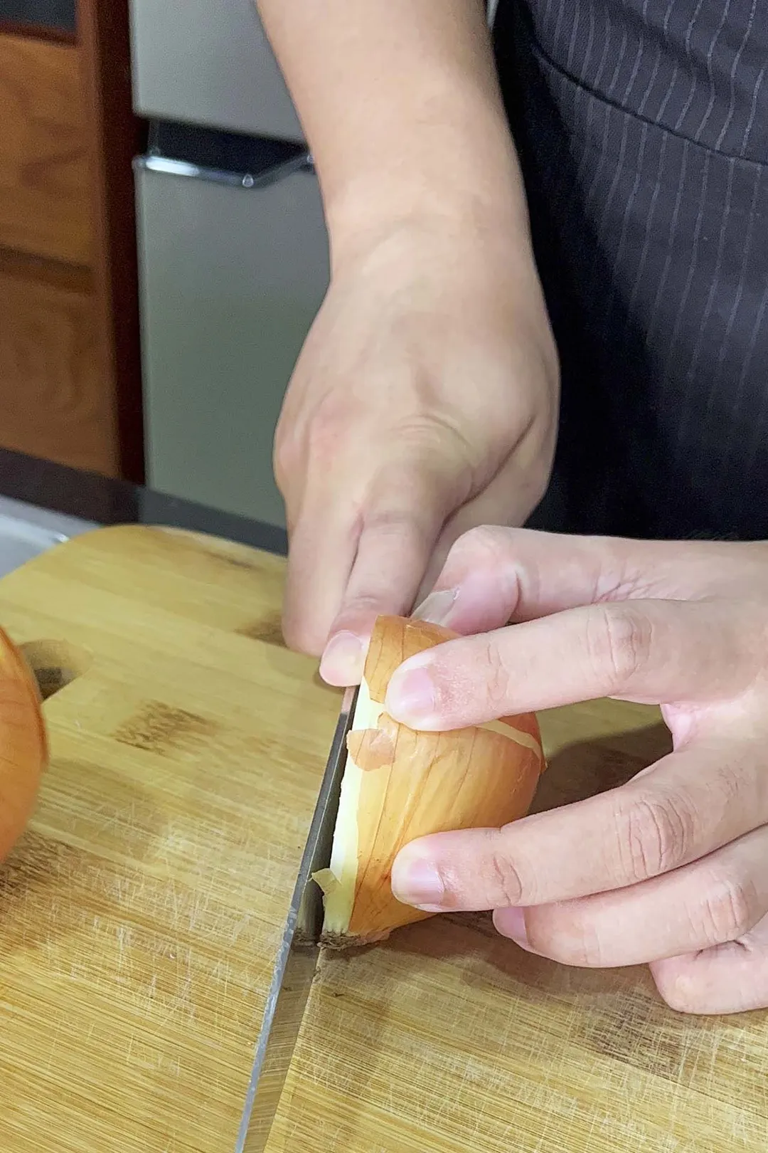 cutting onion to half
