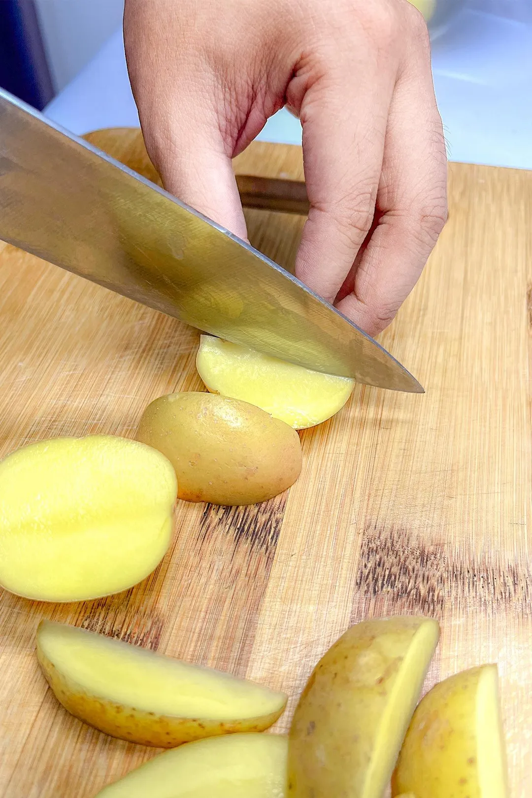 cutting potato Wedges