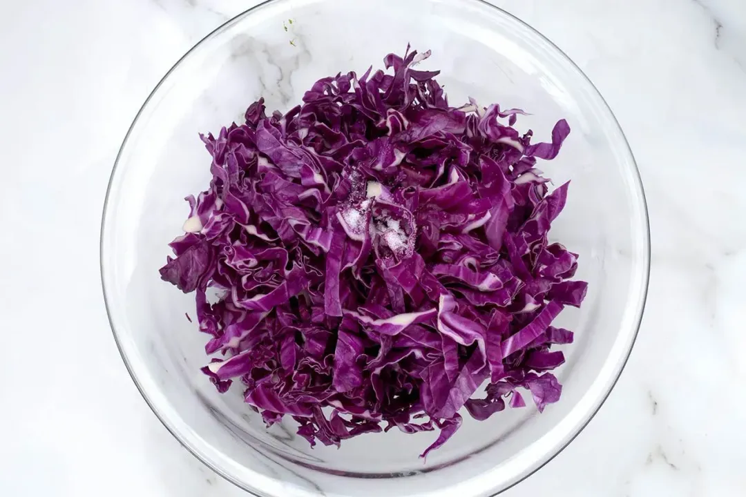 Step 1 Marinate the cabbage for pickled