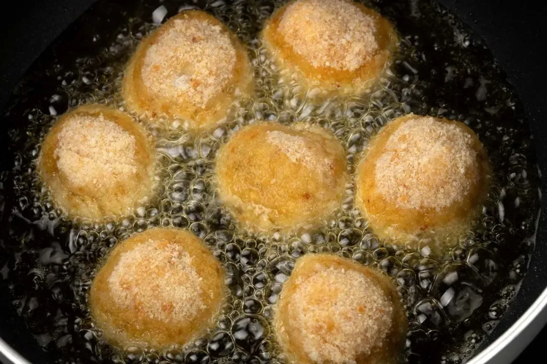 Step Deep fry the rice balls