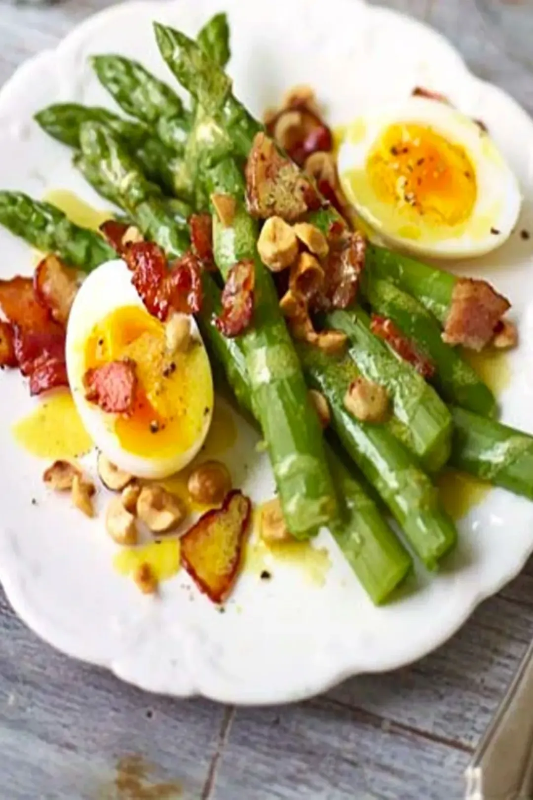 Warm salad of asparagus