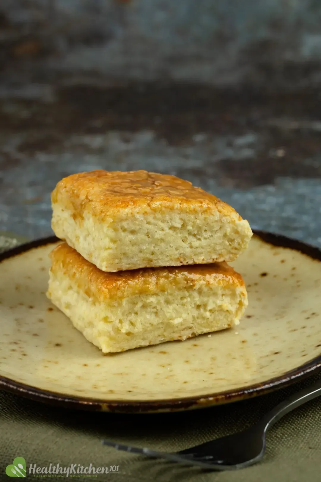 What the difference between biscuits and scones