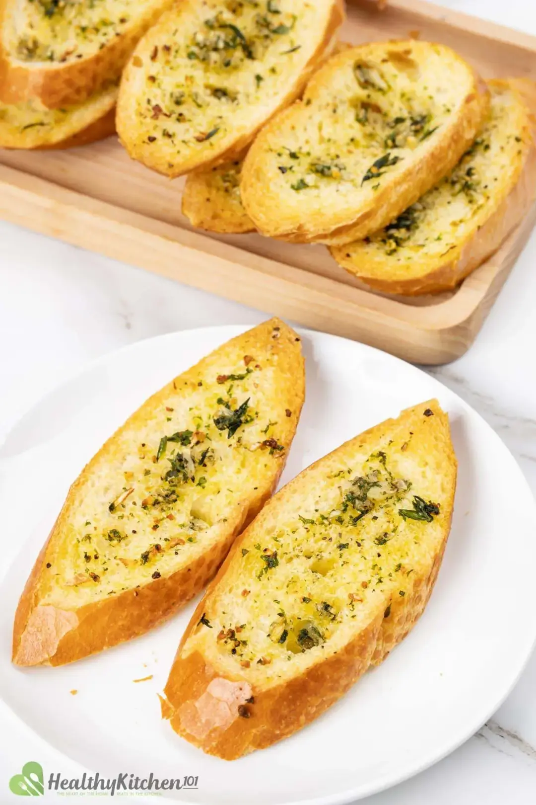 what to serve with garlic bread