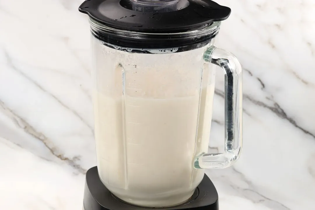 A blender blending a soursop drink mixture