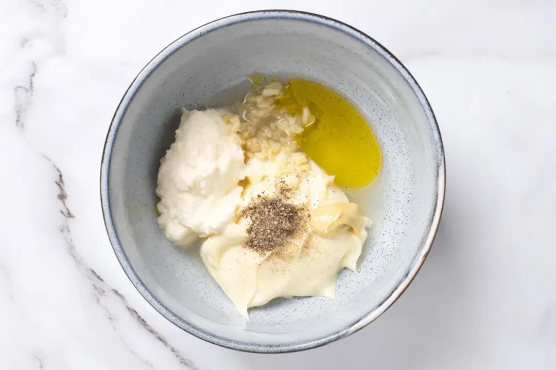 Mayo, olive oil, minced garlic, and pepper in a small bowl