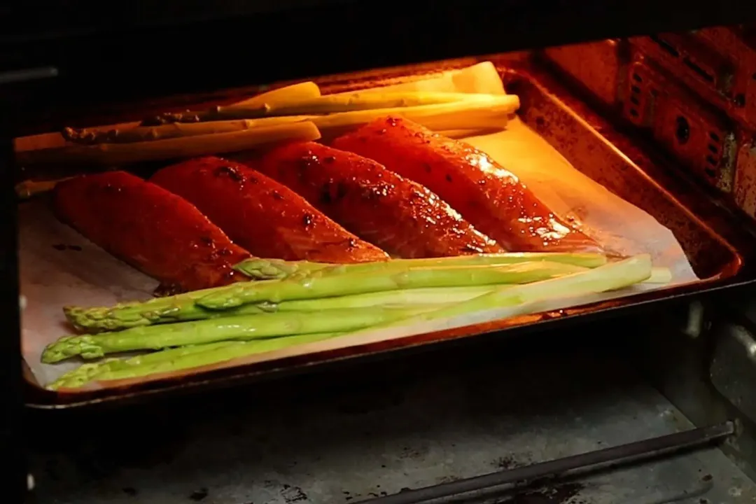 step 4 Broil the salmon and asparagus broiled salmon