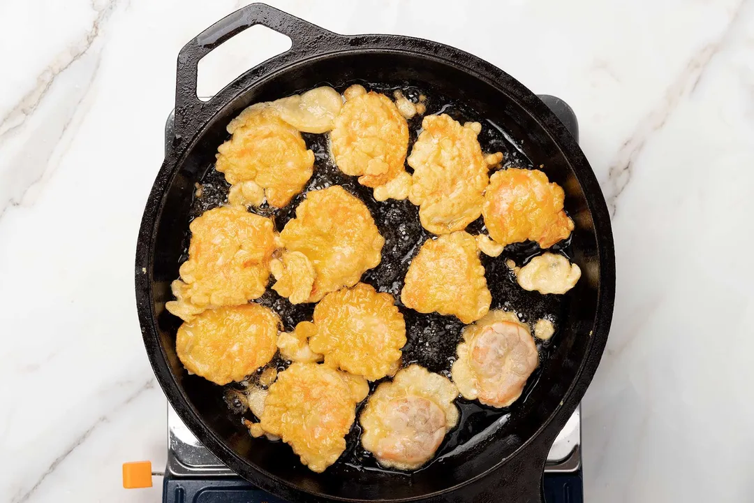 3 Fry the shrimp for sweet and sour