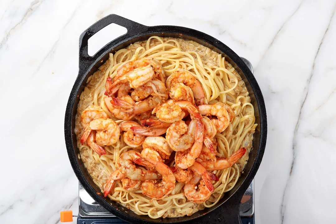 4 Add the spaghetti and shrimp for alfredo