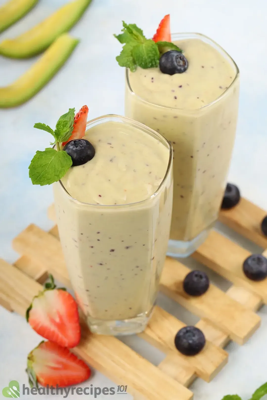 Avocado Berry Smoothie Recipe