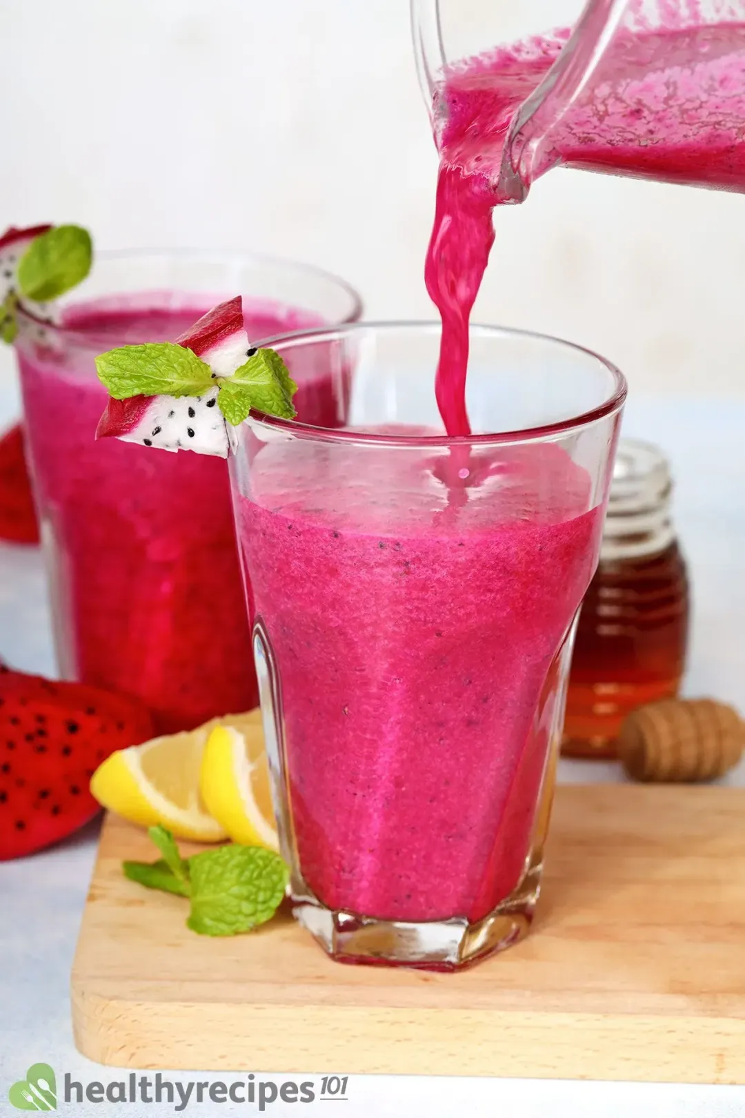 Benefits of This Dragon Fruit and Yogurt Smoothie