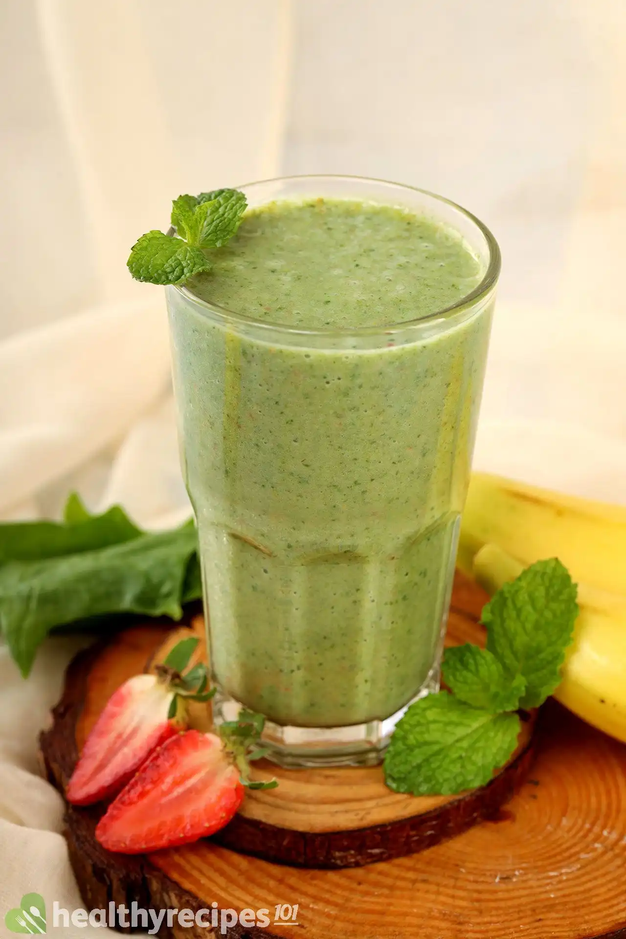 Strawberry Spinach Banana Smoothie Recipe: A Refreshing Beverage