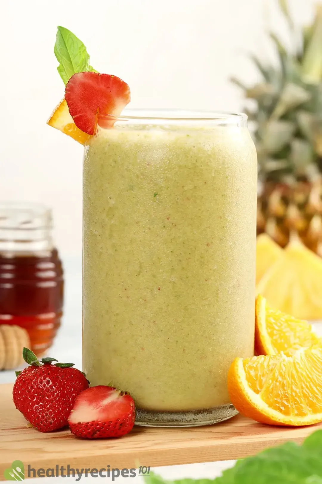 How Healthy Is a Banana Pineapple Smoothie