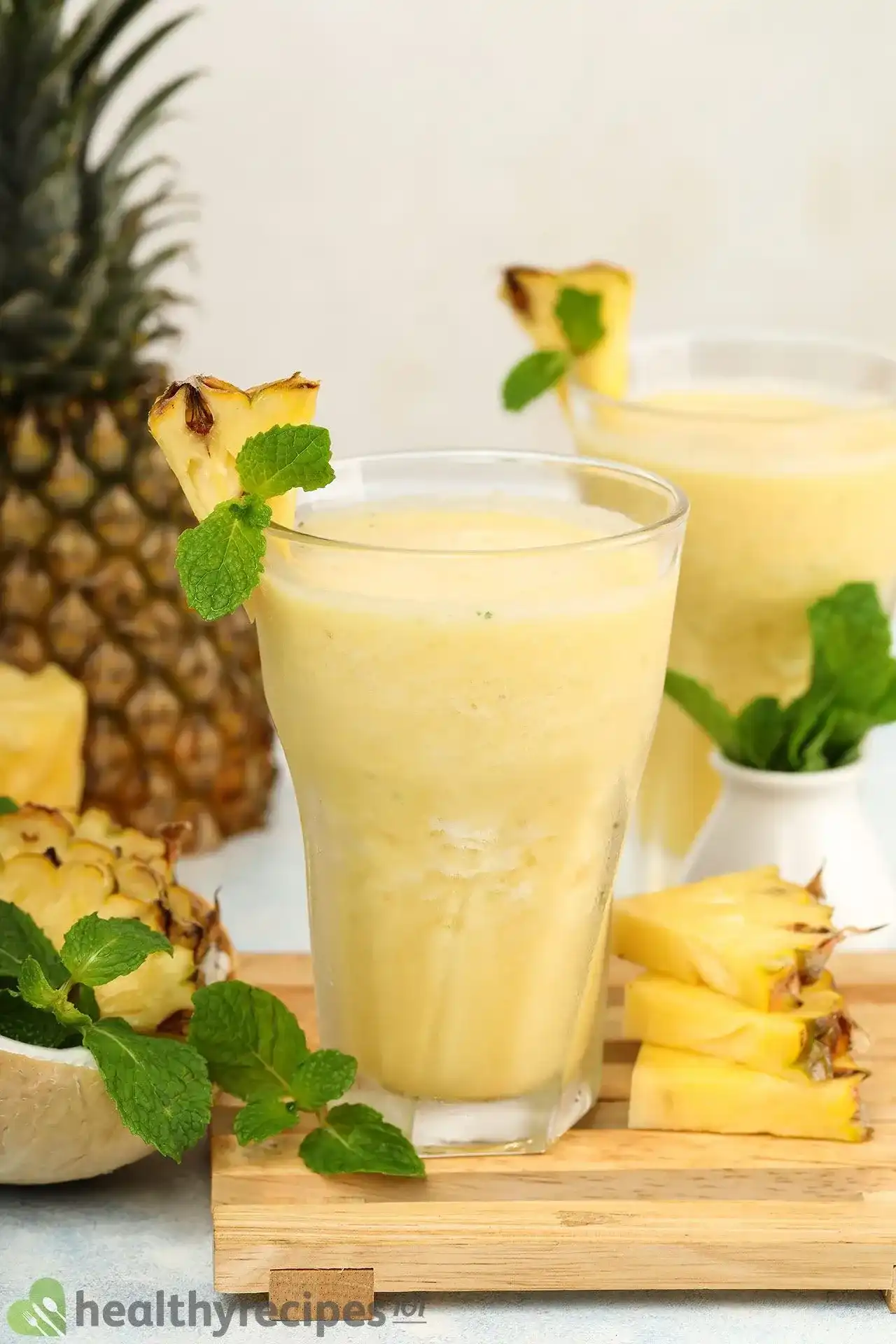Pineapple Coconut Smoothie Recipe: A Sweet, Rich Smoothie for Summer