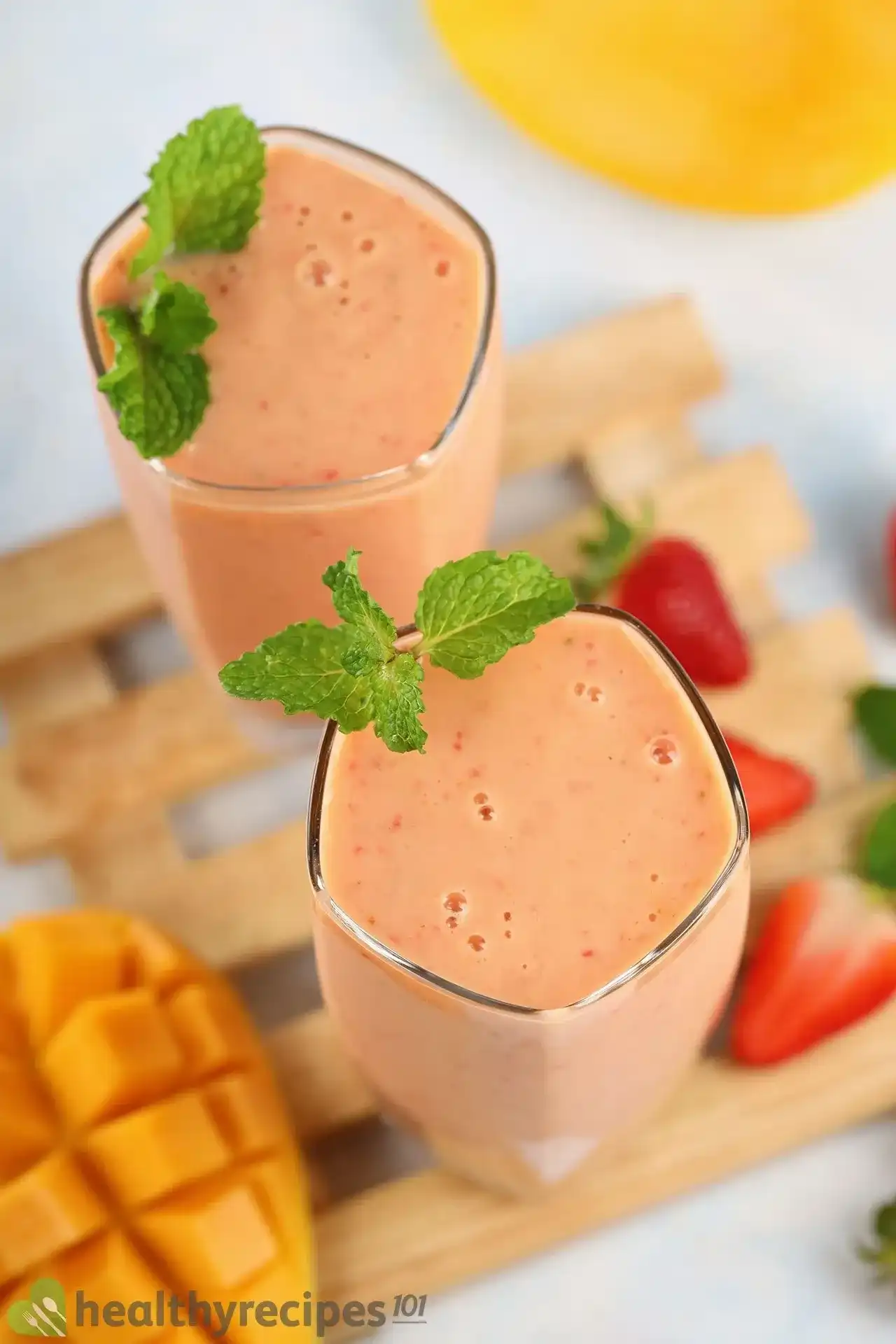 Strawberry Mango Smoothie Recipe: Yummy, Fruity, Creamy