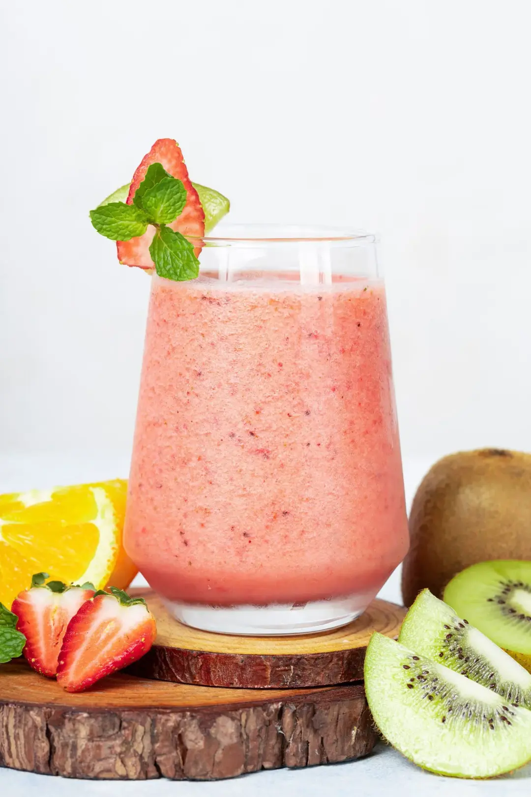 Strawberry Kiwi Smoothie Recipe: A Tangy and Sweet Berry Treat
