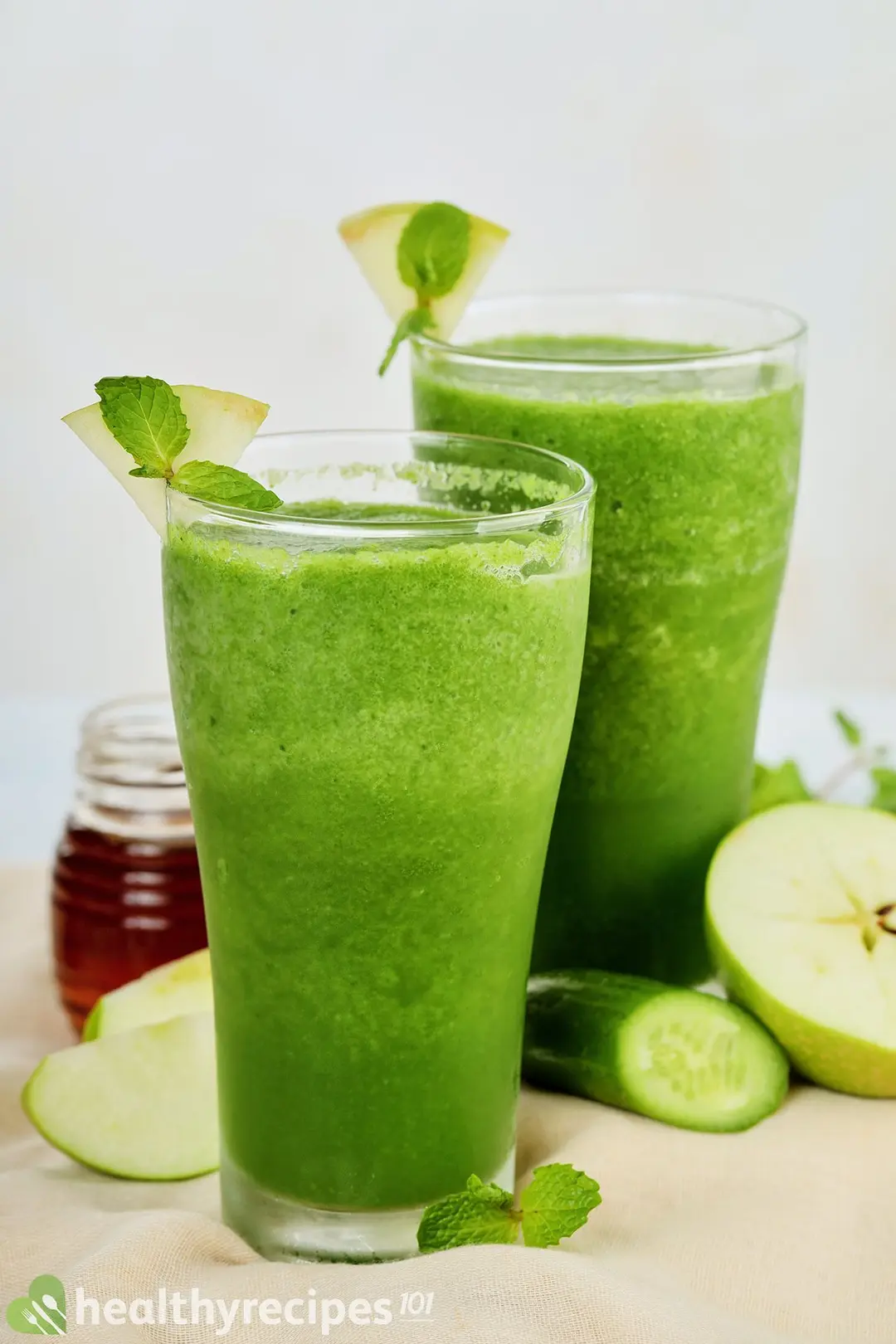 Sour Apple Smoothie Recipe: A Simple Drink to Help You Stay Hydrated