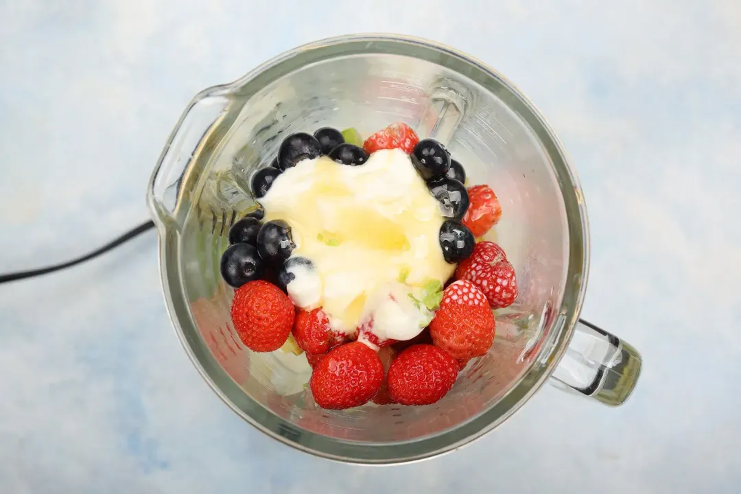 step 1 How to make avocado berry smoothie