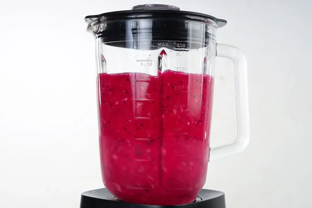 step 1 How to Make Dragon Fruit Banana Smoothie