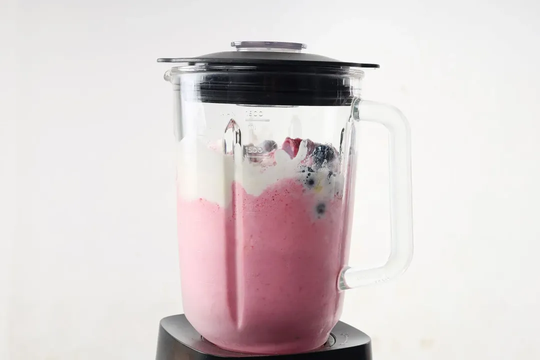 step 1 How to Make a Strawberry Blueberry Smoothie
