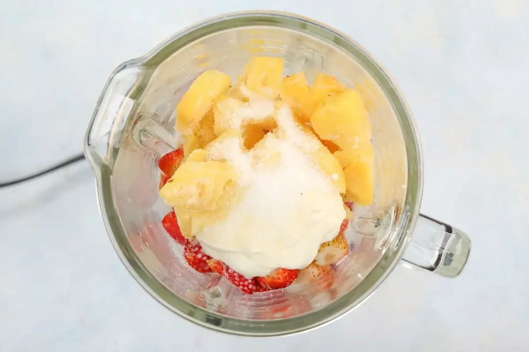 step 1 How to make strawberry pineapple smoothie
