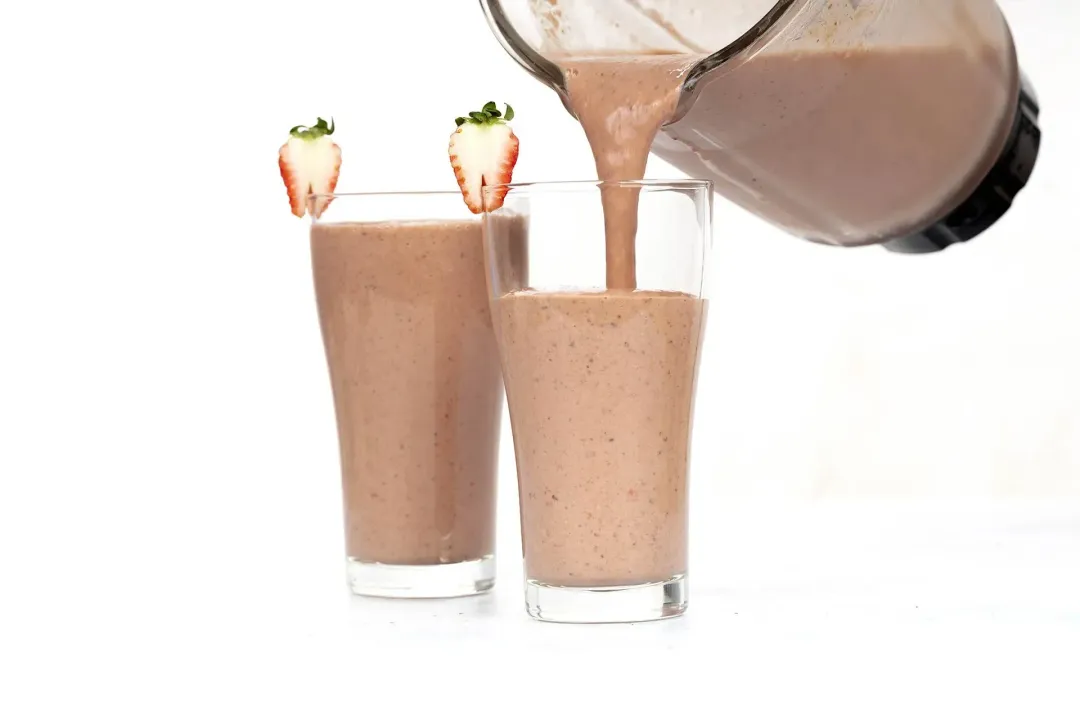 step 2 How to Make Chocolate Strawberry Smoothie