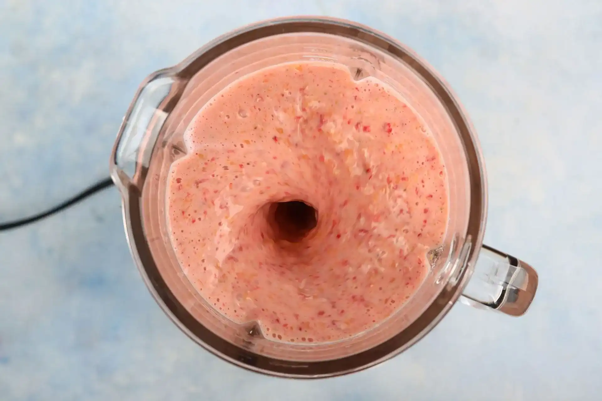 Strawberry Mango Smoothie Recipe: Yummy, Fruity, Creamy