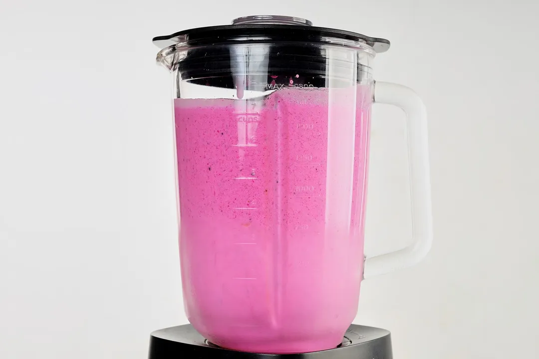 a blender of dragon fruit smoothie