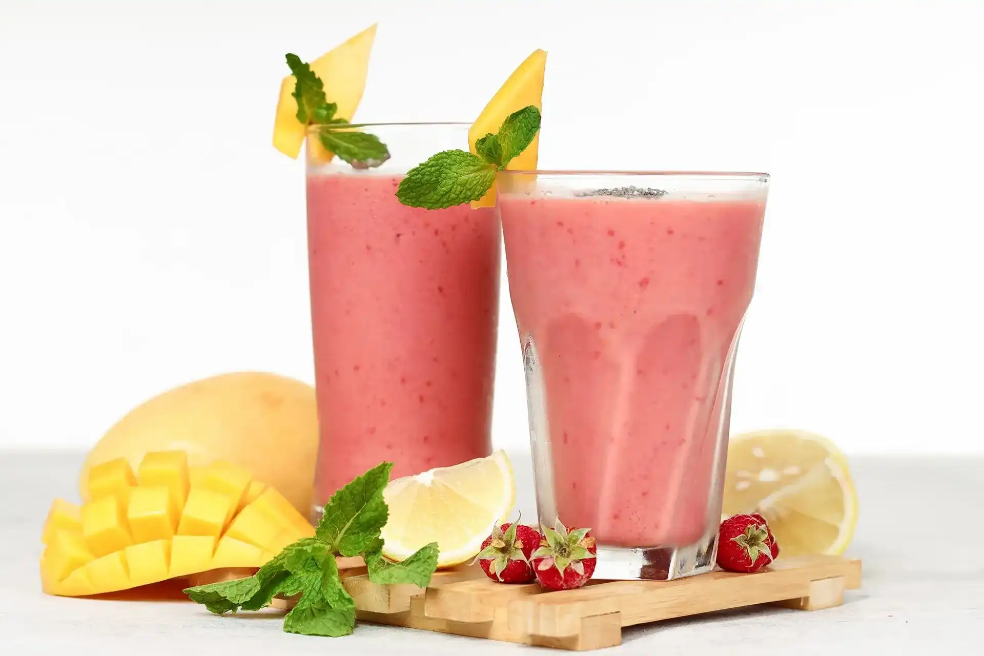 Mango Raspberry Smoothie Recipe: A Mix of Tropical and Summer Fruits