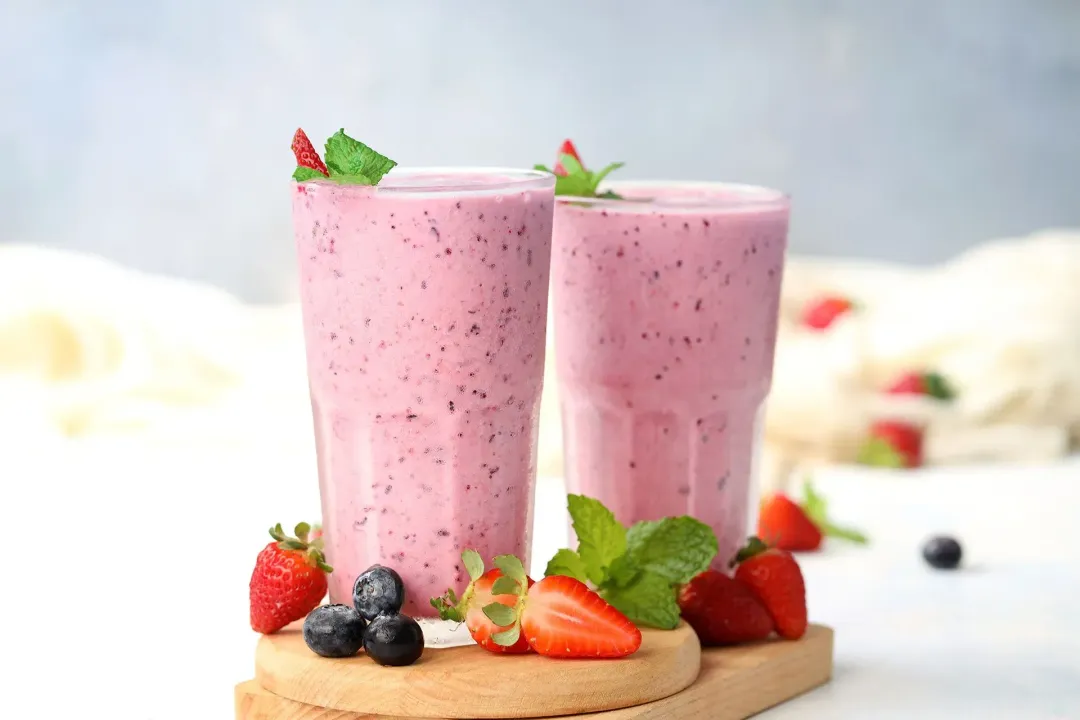step 3 How to Make a Strawberry Blueberry Smoothie