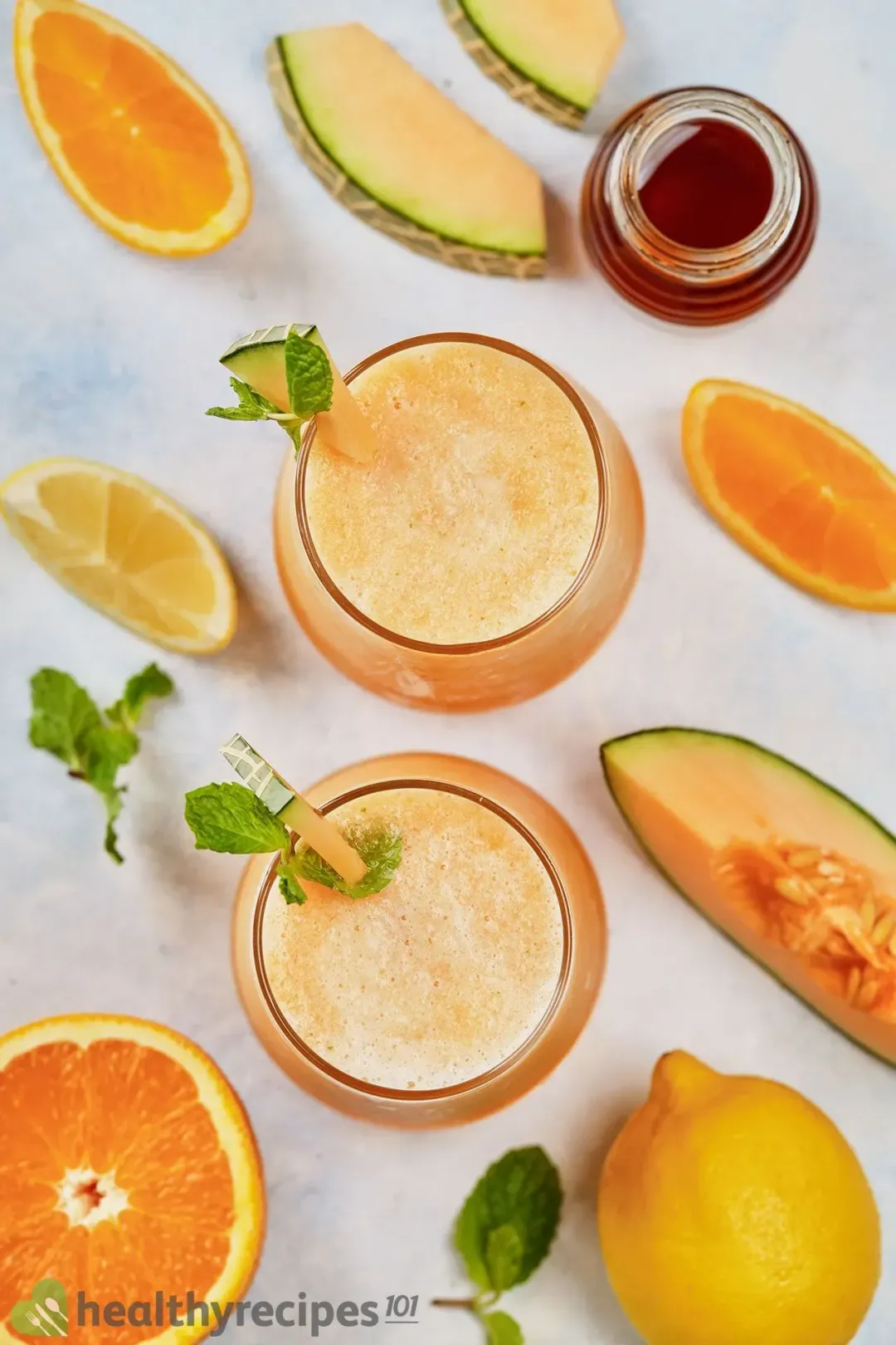 Tips on How to Garnish a Cantaloupe Smoothie