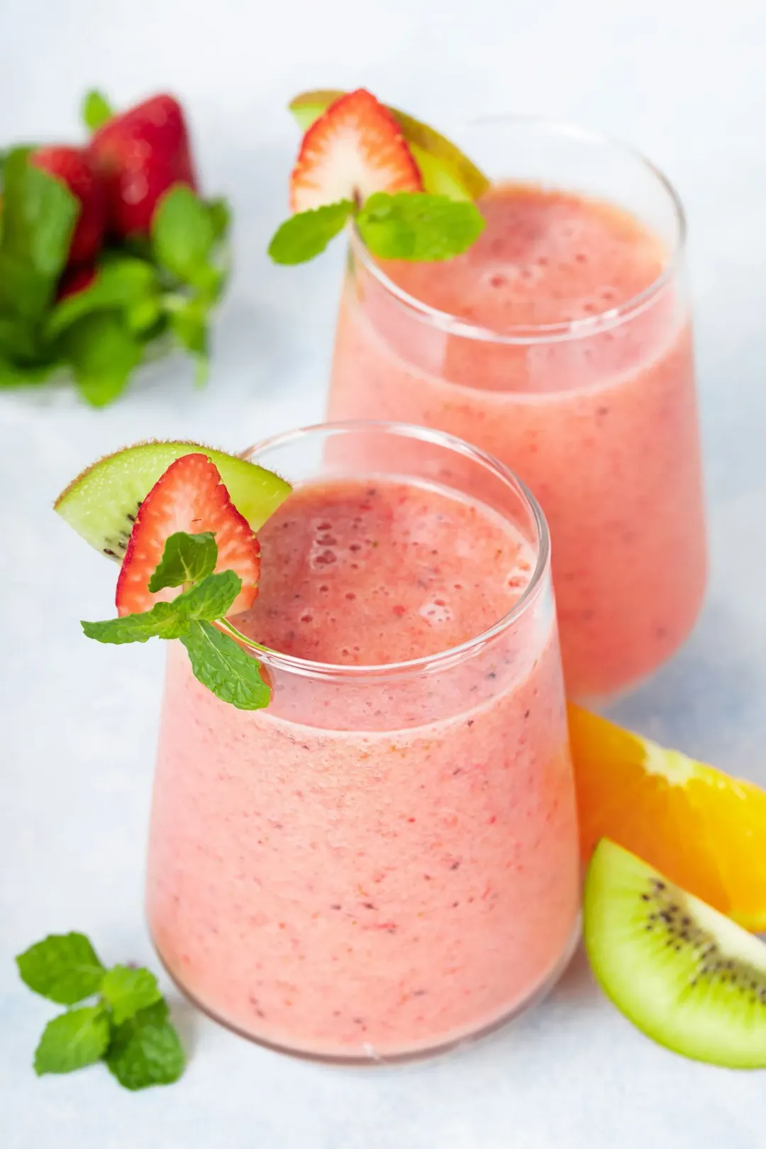 Strawberry Kiwi Smoothie Recipe A Tangy and Sweet Berry Treat