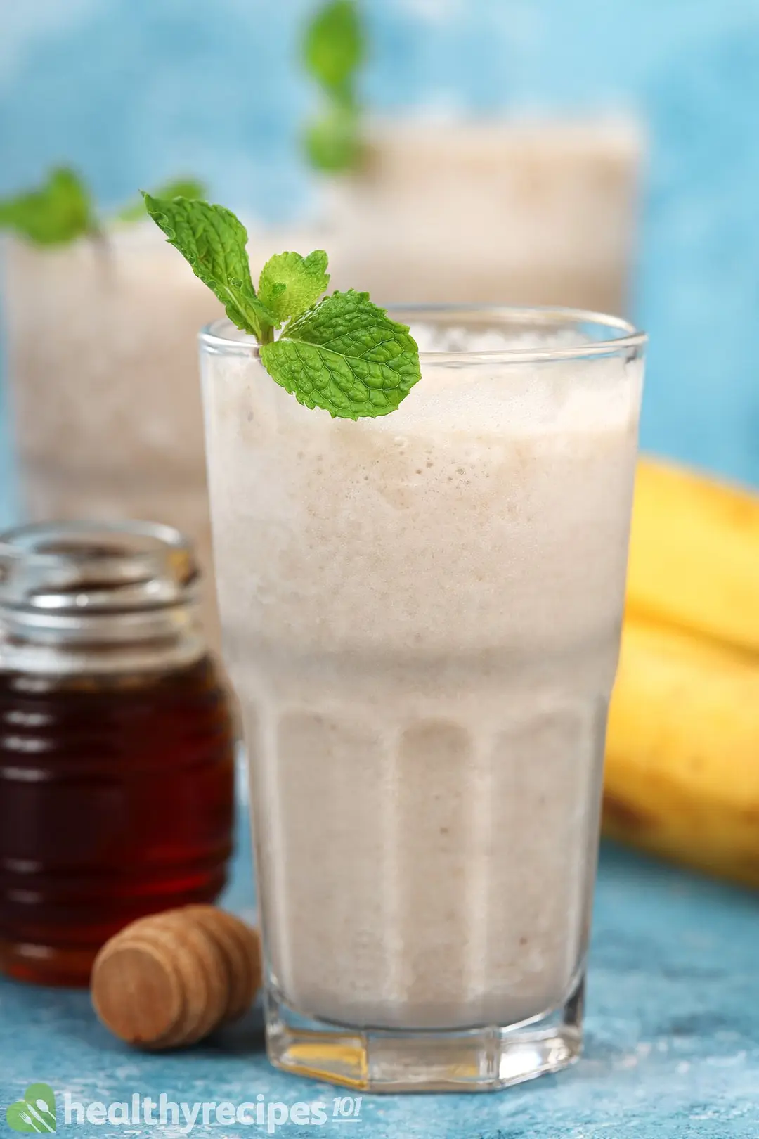 Yogurt-Free Banana Smoothie Recipe: A Healthy, Low-Fat Drink