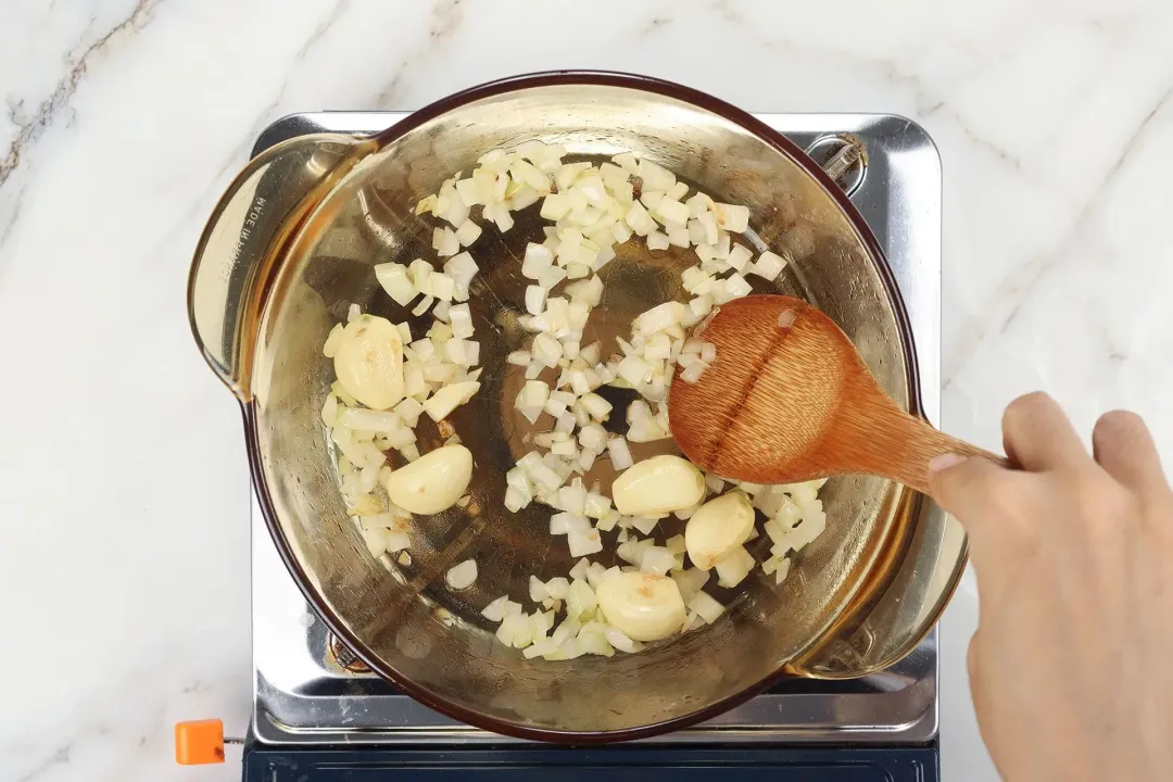 step 1 How to make garlic soup