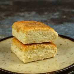 What the difference between biscuits and scones