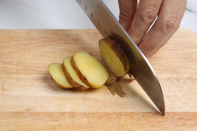 Step 4: Slice the baby potatoes in thick slices.