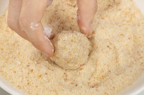 step: coat the rice balls(3)