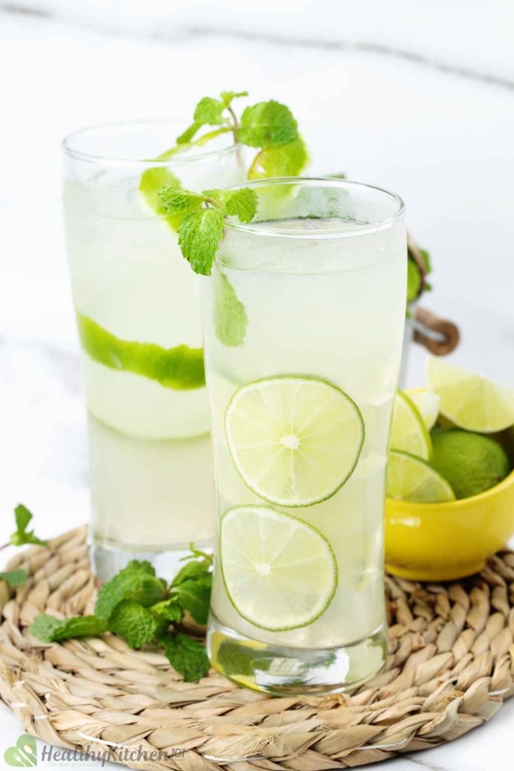 vodka-gimlet-recipe-vodka-and-lime-juice-a-lime-liquor-cocktail