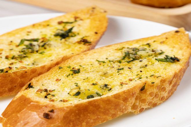 Garlic Bread Recipe - Easy How-to For A Quick And Tasty Appetizer