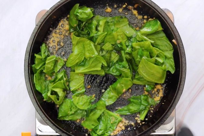 step 3: Take them out and cook the spinach with garlic and butter
