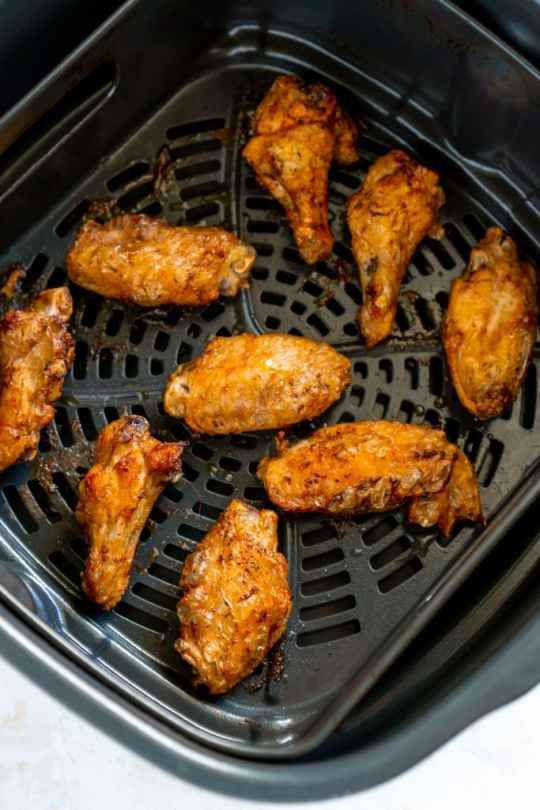 How to Reheat Chicken Wings in Oven Air Fryer and Microwave