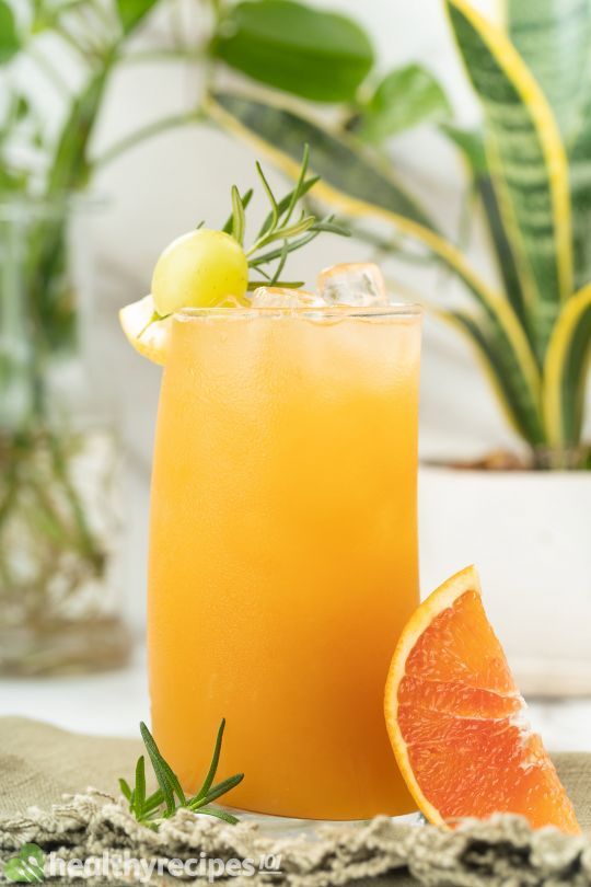 Vodka and Grapefruit Juice Recipe - The Classic Greyhound Drink