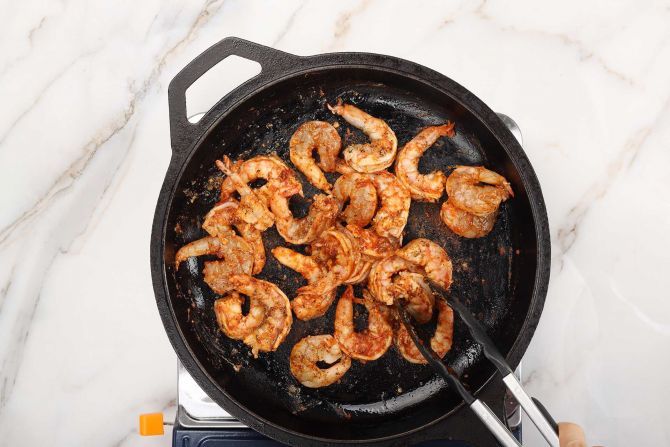Step 3: Stir fry the shrimp.