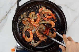 Step 2: Cook the shrimp and season them.