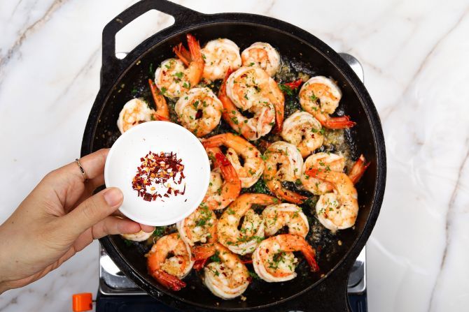 step 3: Add the shrimp to cook and season it.